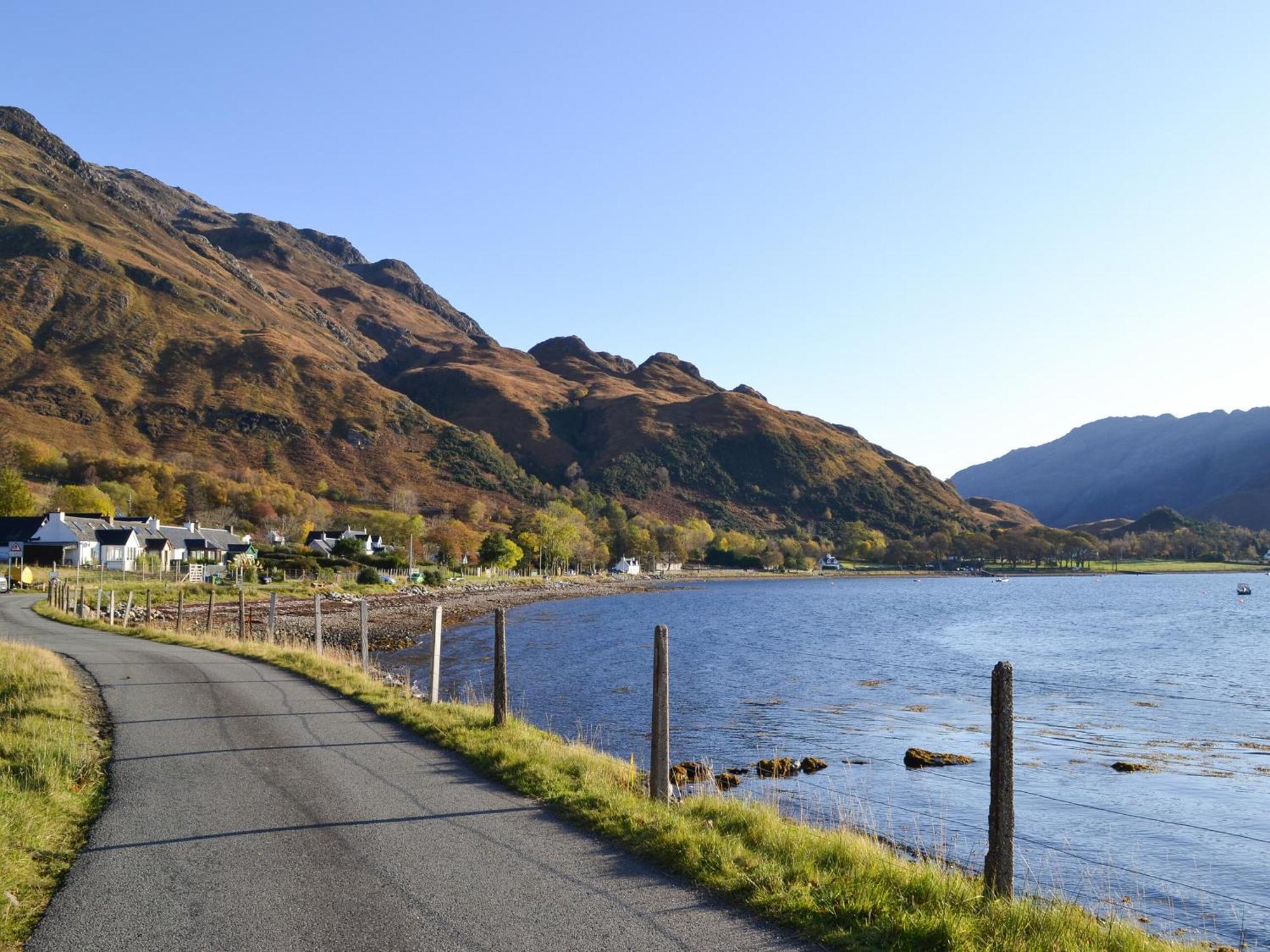 Shore Cottage Arnisdale Екстер'єр фото