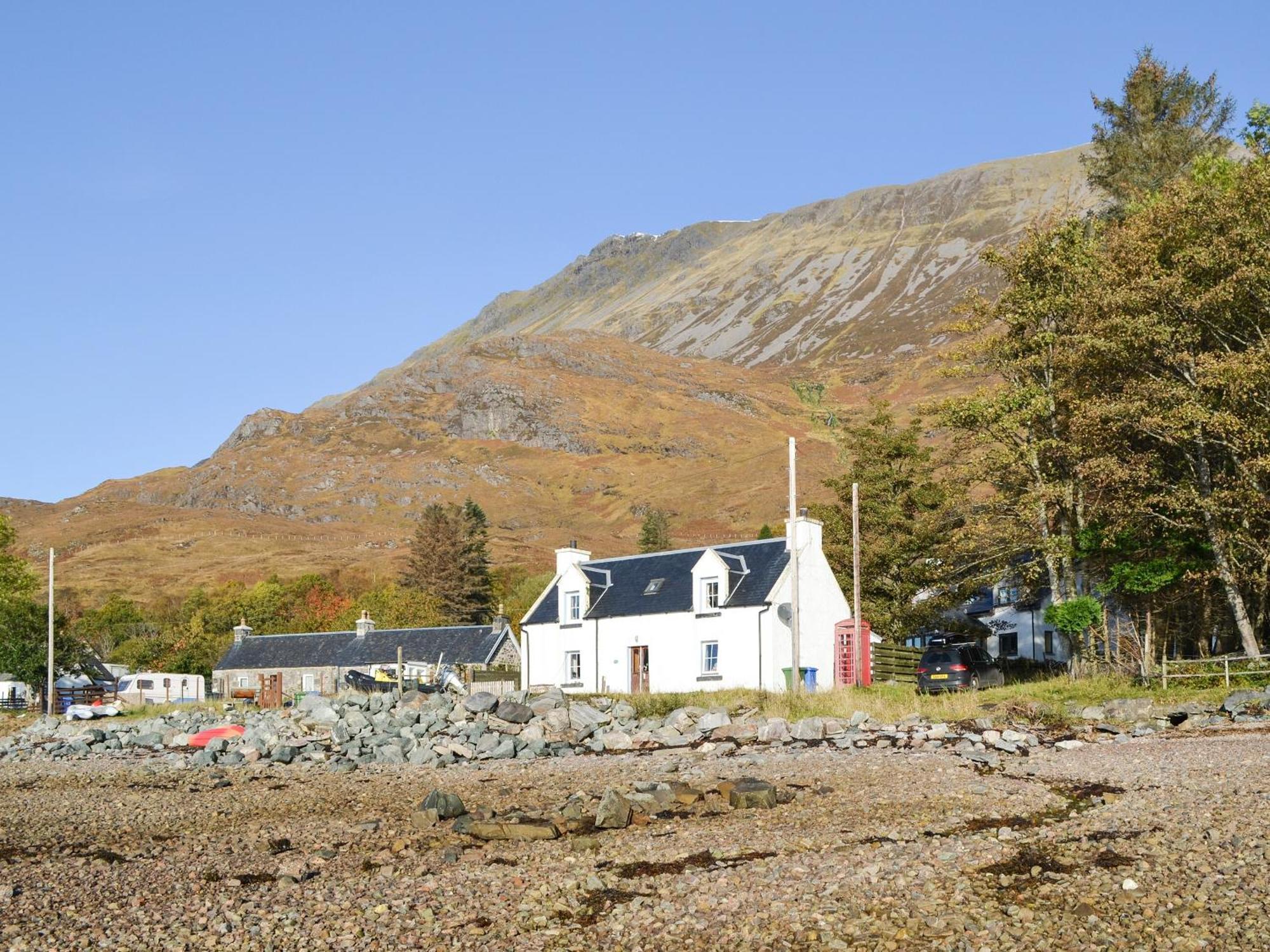 Shore Cottage Arnisdale Екстер'єр фото