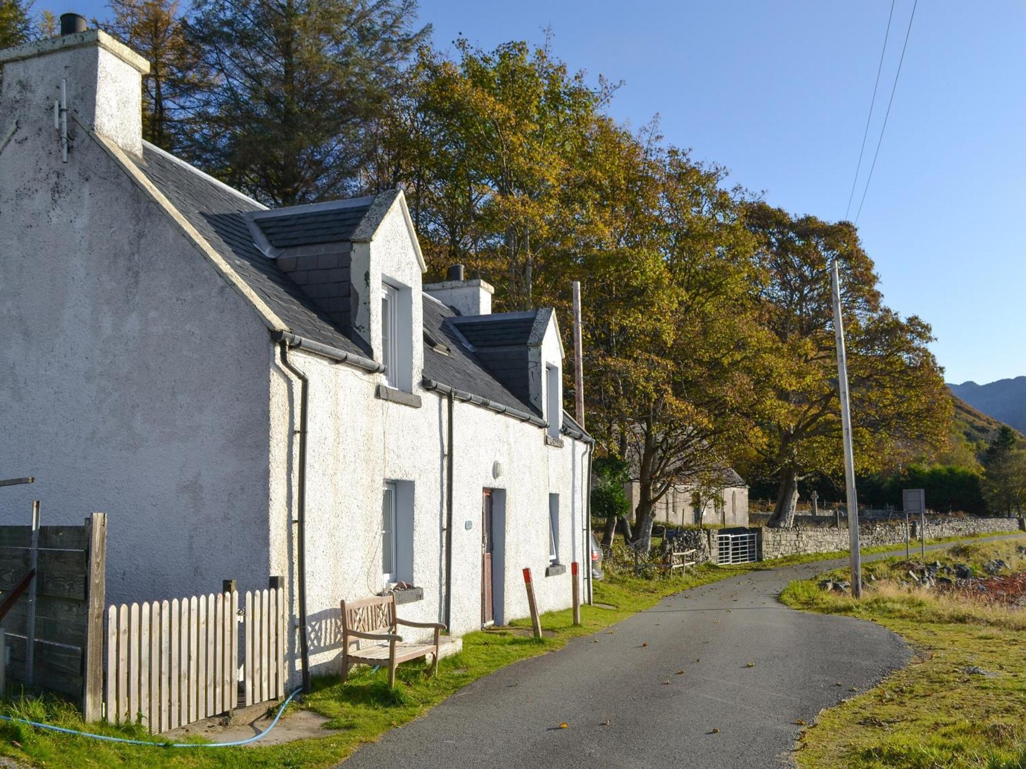 Shore Cottage Arnisdale Екстер'єр фото
